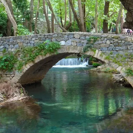 Βίλα Eagle Nest Αντίκυρα