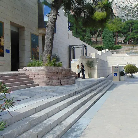 Eagle Nest * Αντίκυρα